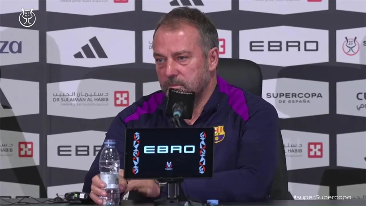 فليك يرحب بصفقة برشلونة الجديدة ويعد الجماهير بلقب 2026